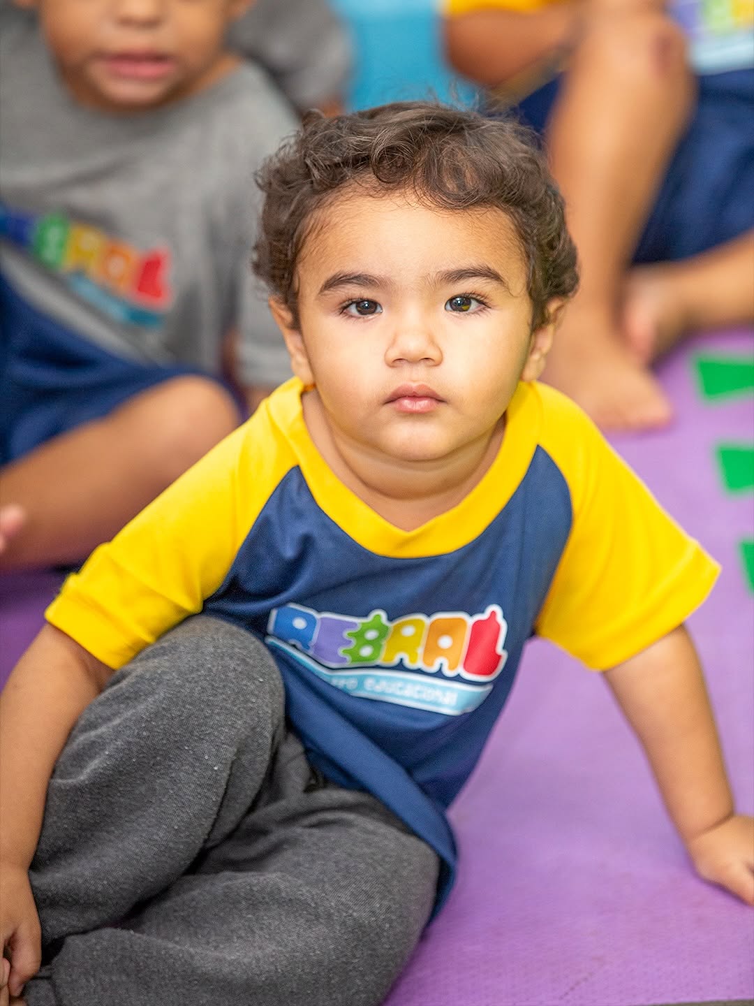 Criança participando da rotina da creche
